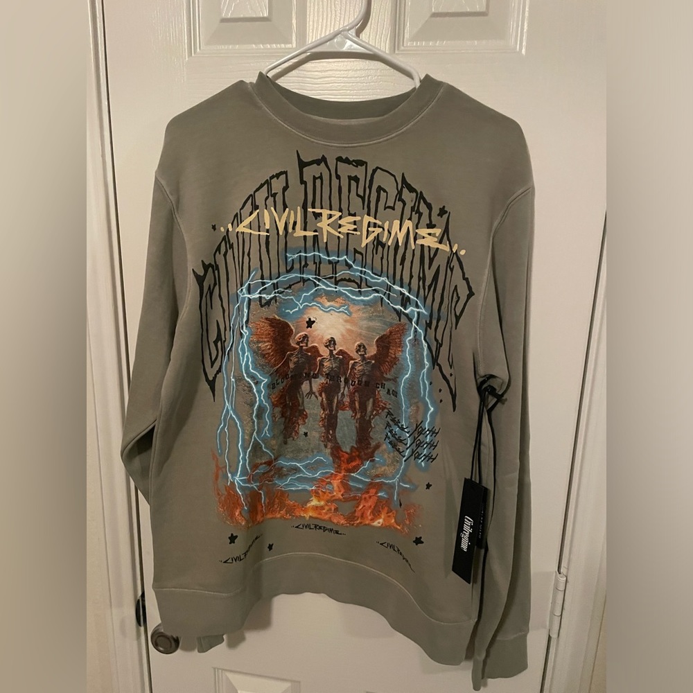 Lightning Burns Classic Crewneck in Pigment Cement